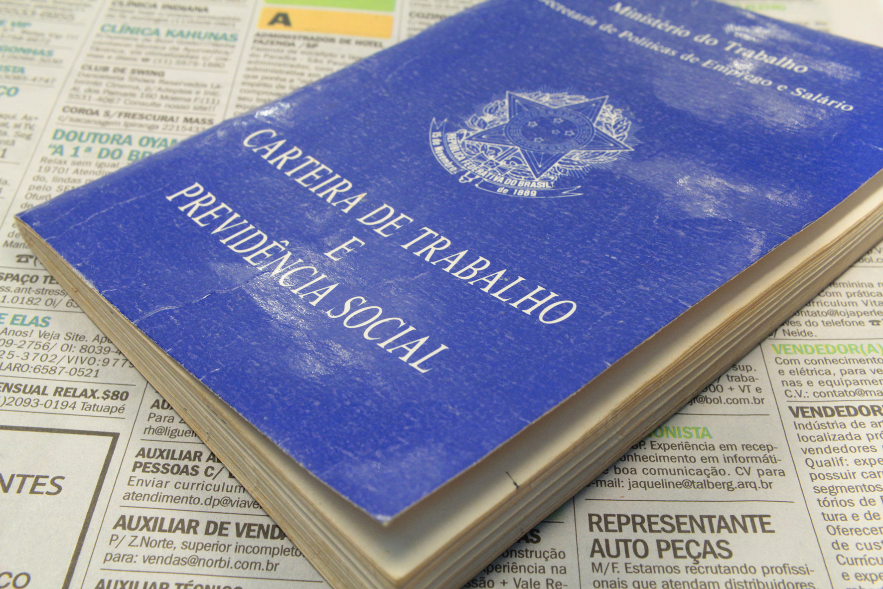 carteira de trabalho courtesy of agencia brasil