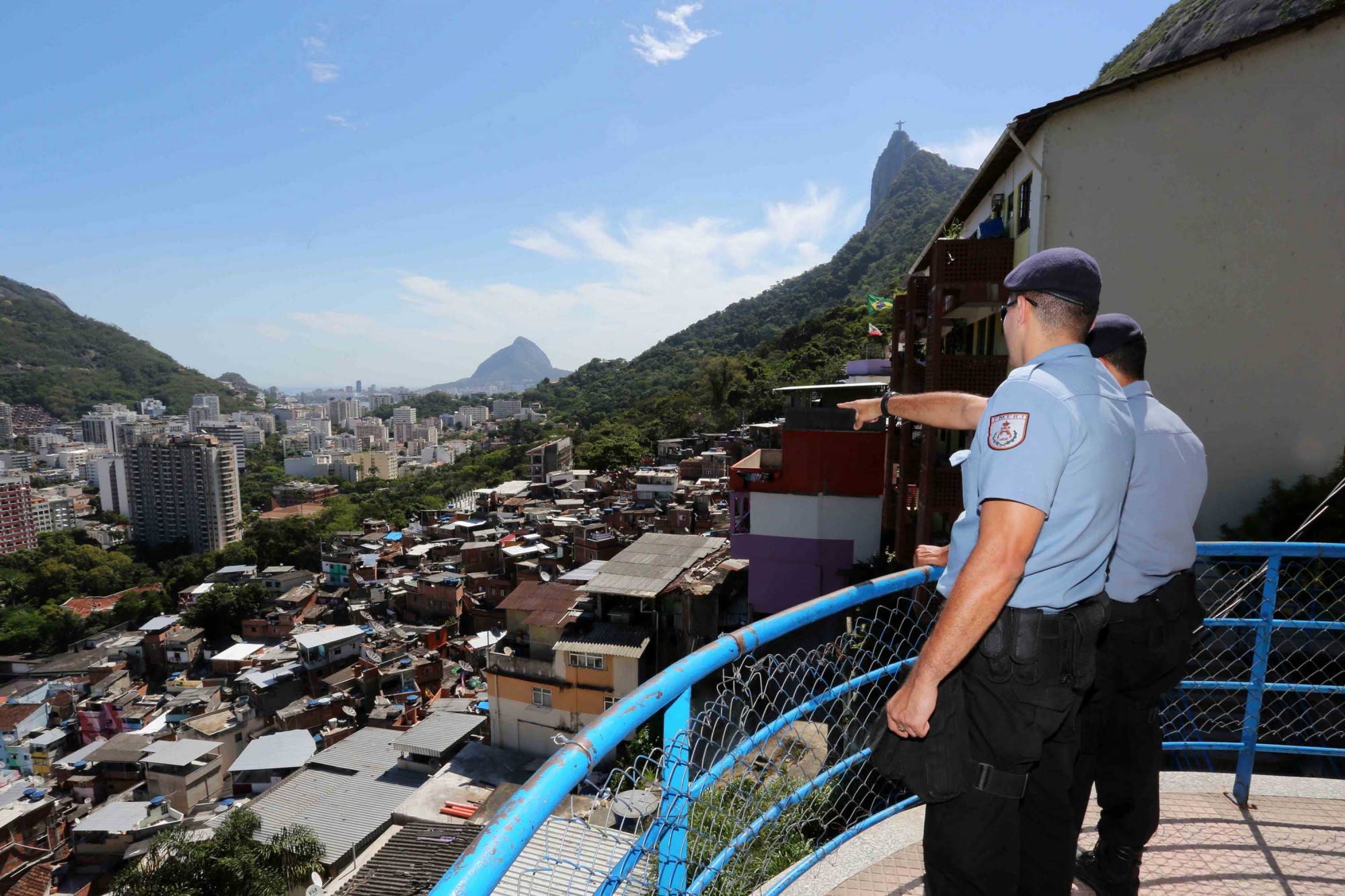 Policiamento comunidade Santa Marta