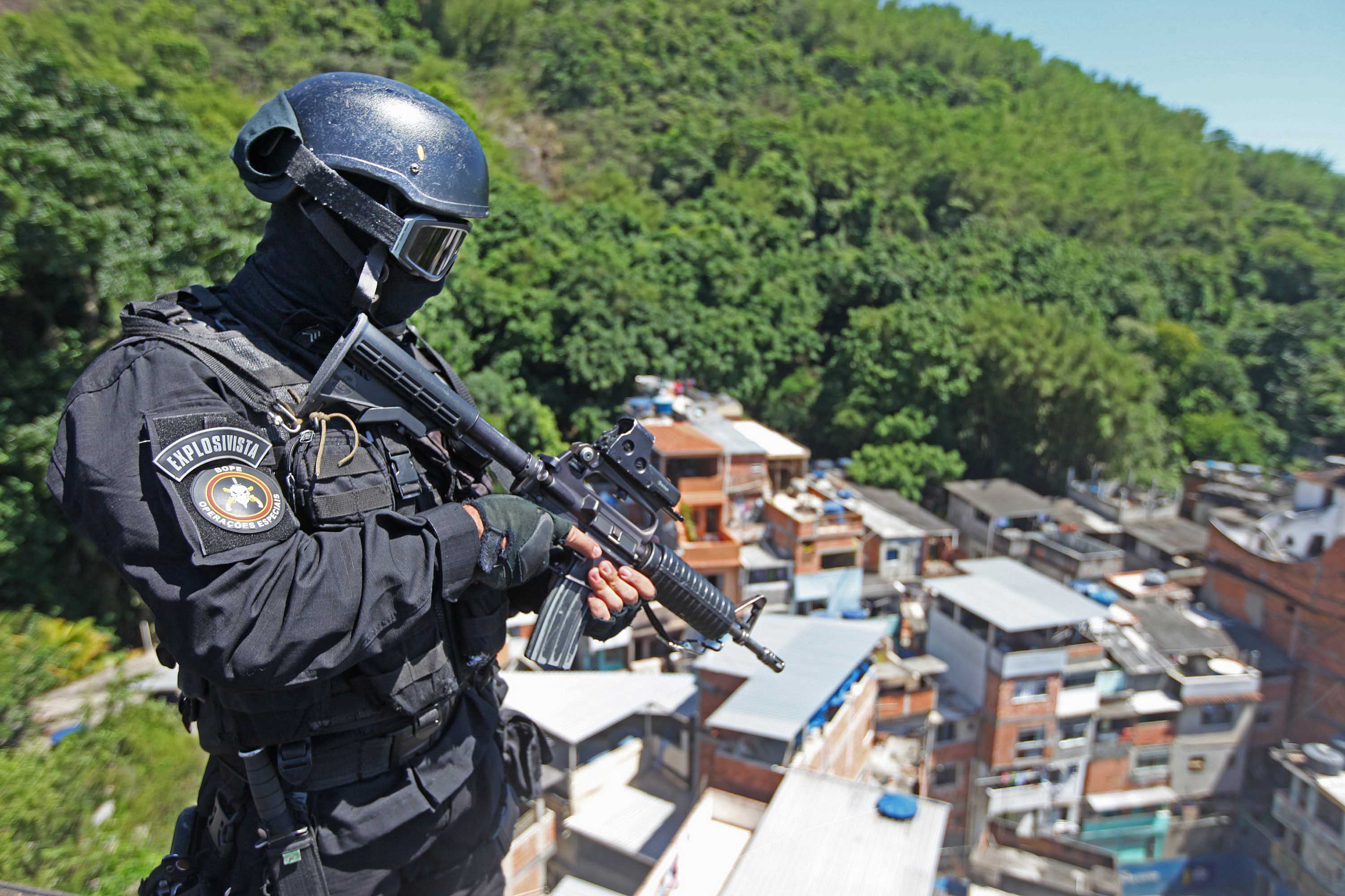 Rio Authorizes Use of Masks by Military Police Again