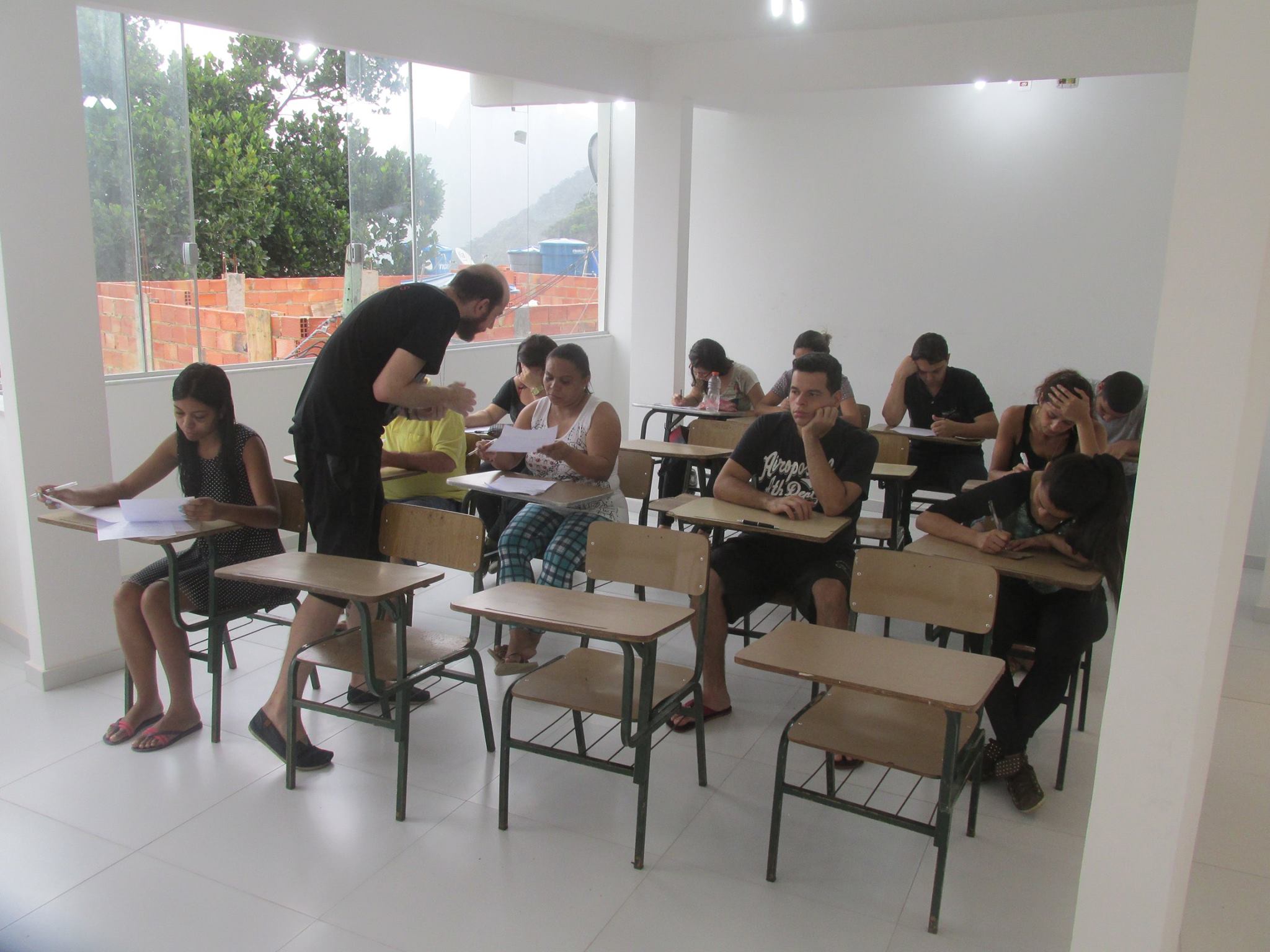 British Expatriate Opens English School in Rocinha Favela