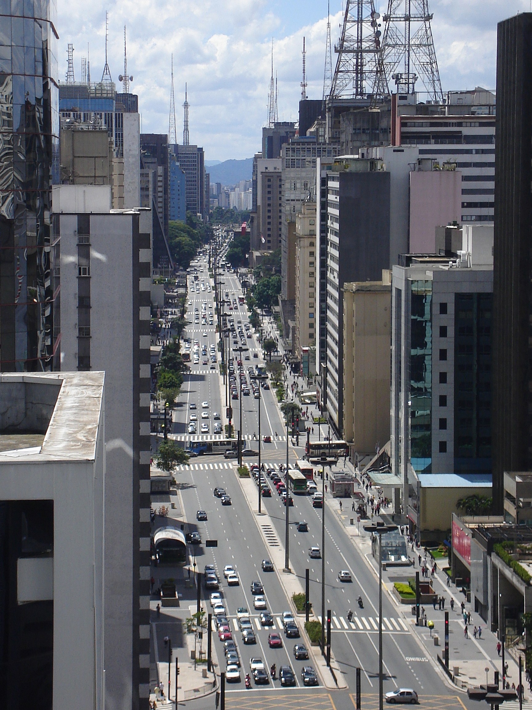 São Paulo’s Avenida Paulista Closes to Traffic on Sundays