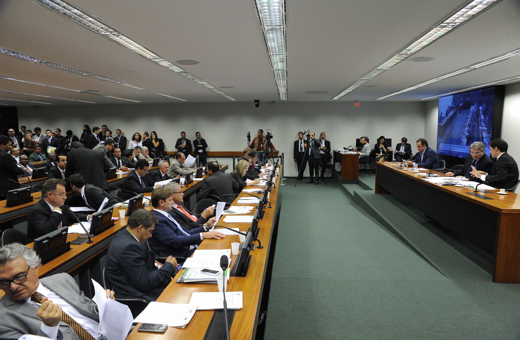 Brazilian Mixed Congressional Budget Committee approved deficit of over R$ 119 billion for 2015,