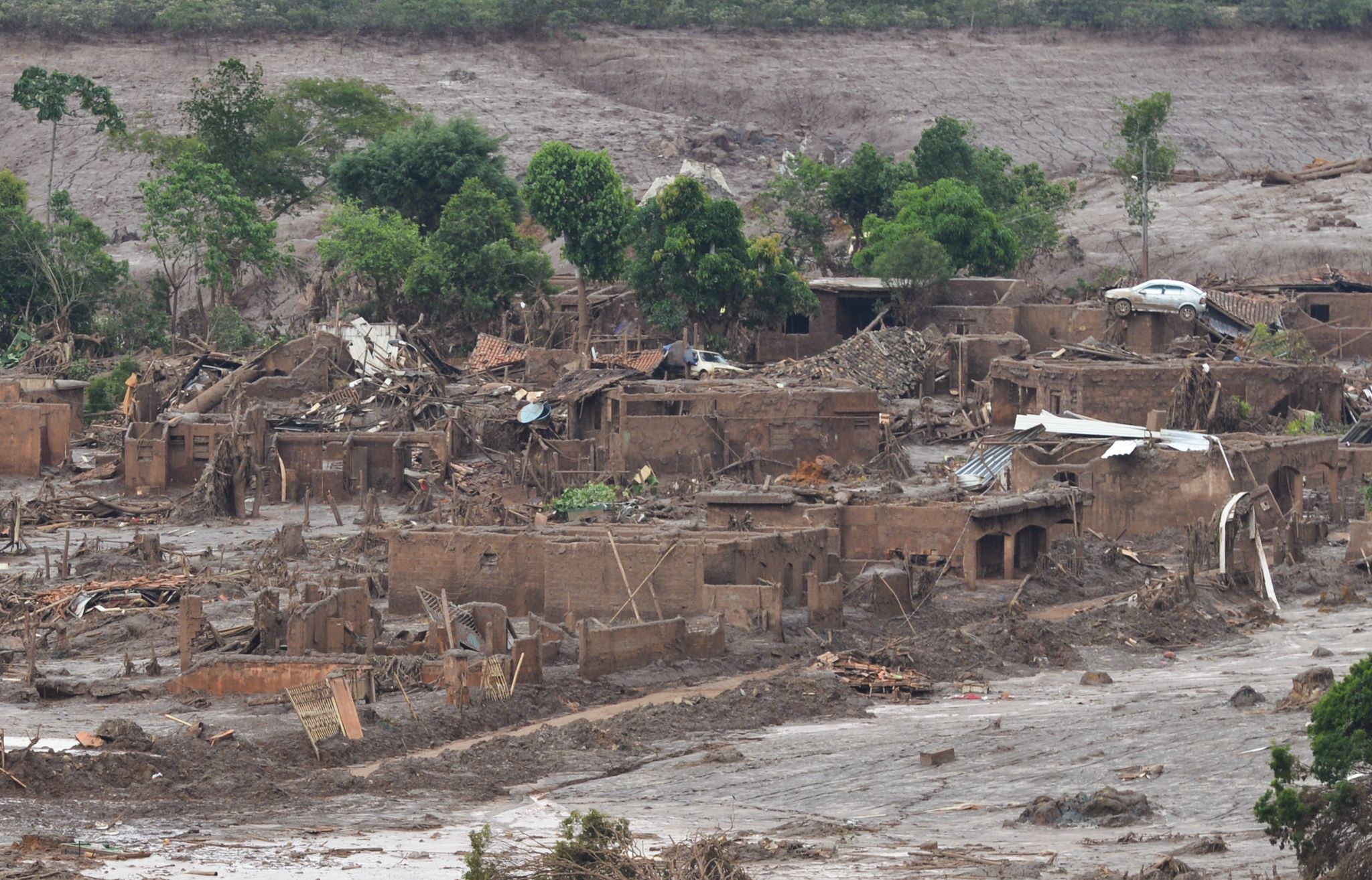Rescuers still searching for nineteen people who disappeared during dam break in Minas Gerais, Brasil,