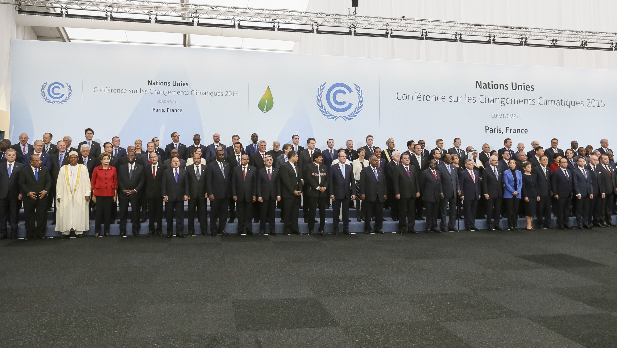 Brazil's President Dilma Rousseff takes picture with all other leaders attending the U.N.'s COP 21,
