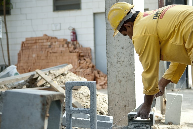 The construction sector is expected to be one of the sector's most affected by unemployment this year in Brazil, Brazil News