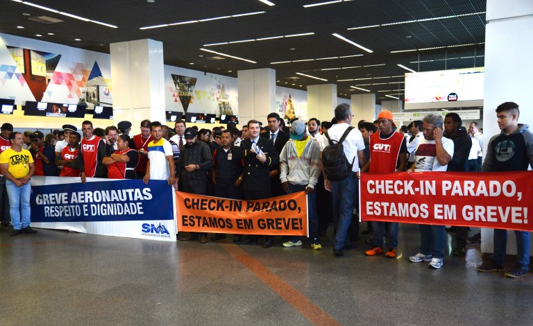 Airline Staff in Brazil Conduct Two Hour Strike Days Before Carnival