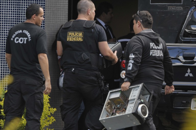 Brazilian federal police agents gather material for Lava Jato scandal,
