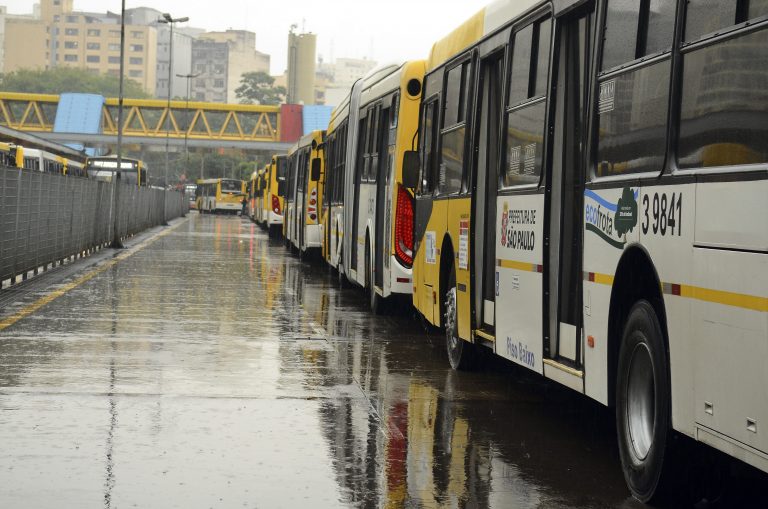 Brazil, São Paulo,The volume of transportation services registered a decline in April, according to the IBGE,