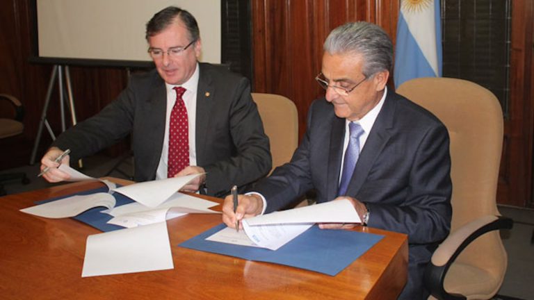 CNI and UIA representatives sign trade agreement, ,