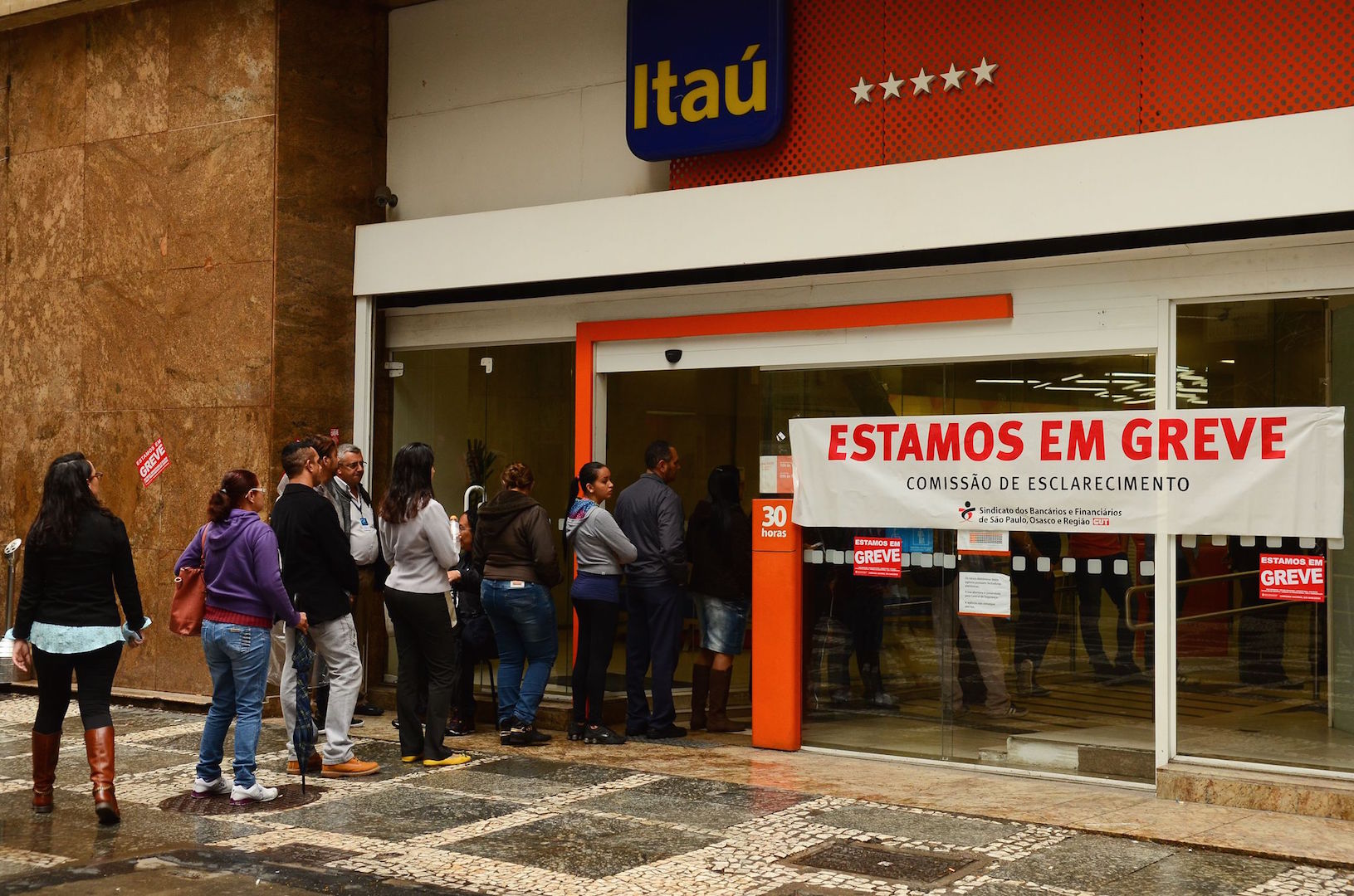 Brazil,Brazilians line up to use ATMs as strike surpasses 30-day mark,