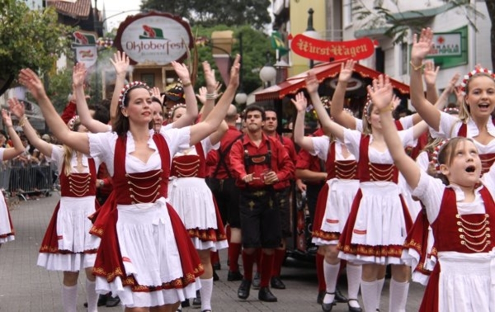 Typical costumes at Oktoberfest, Brazil, photo by Oktoberfest.