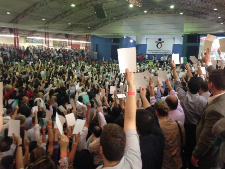 Brazil,Bank employees vote to end strike during union assembly in São Paulo,