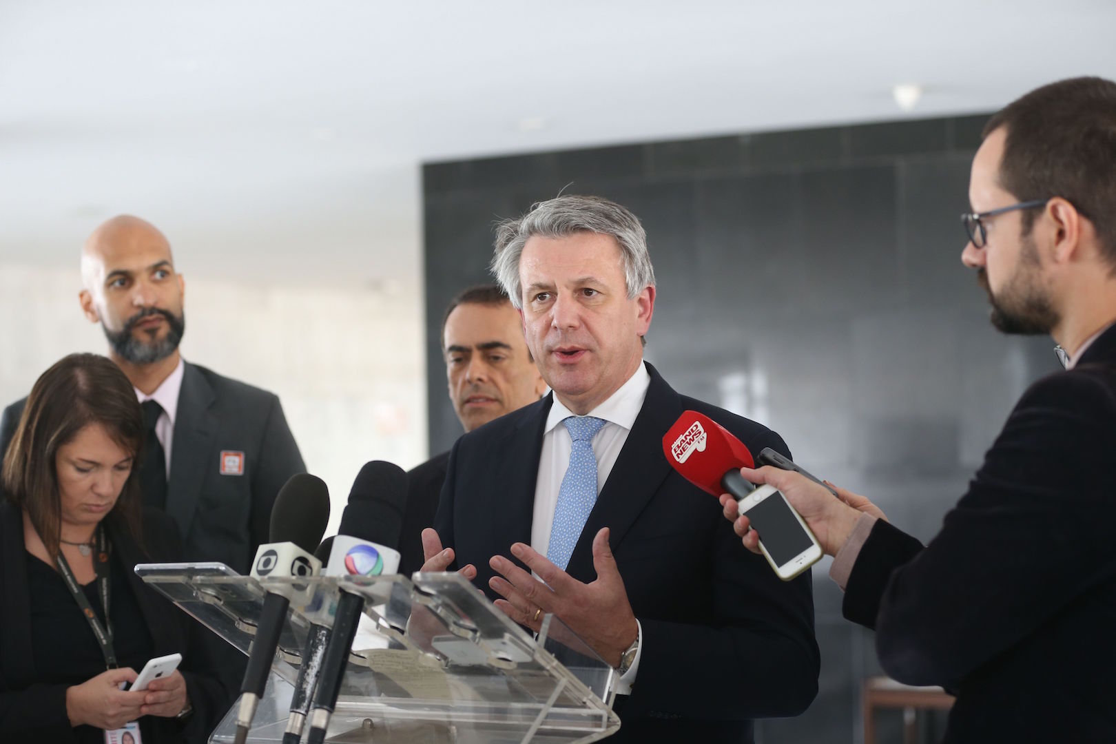 Brazil, Brasilia,Global President of Royal Dutch Shell, Ben van Beurden, chefe executivo da Royal Dutch Shell, speaks to reporters after meeting with President Temer