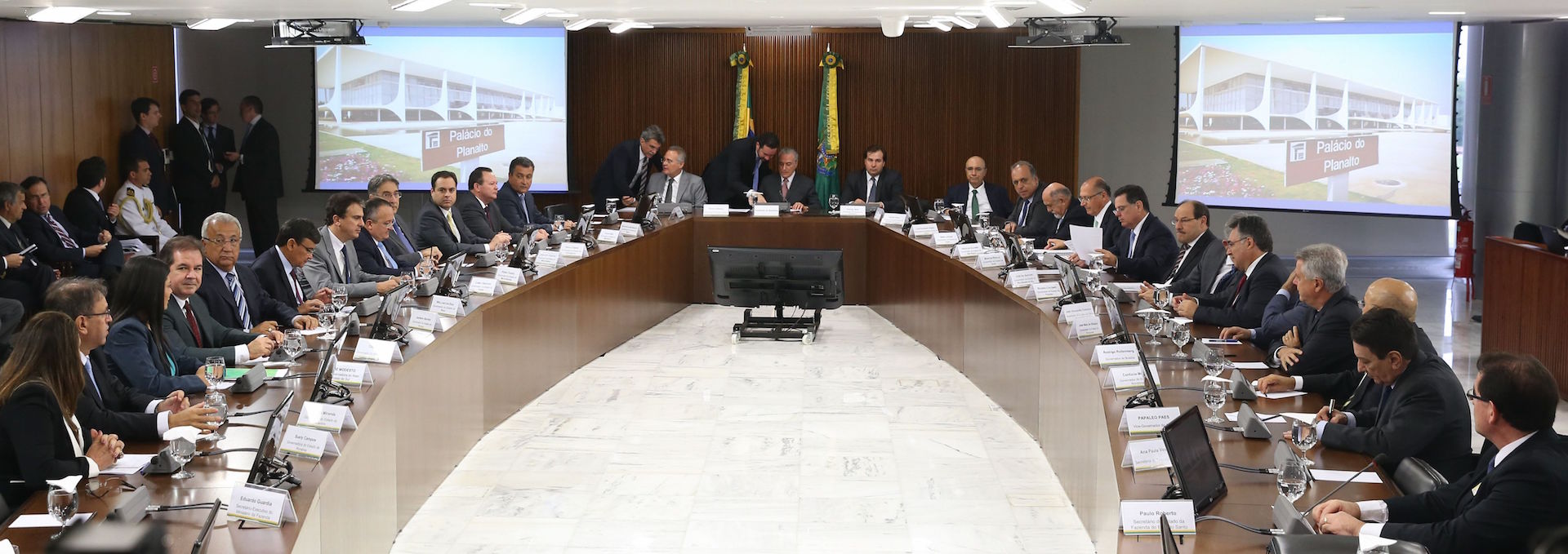 Brazil,Brazilian President meets with state governors to discuss financial crises