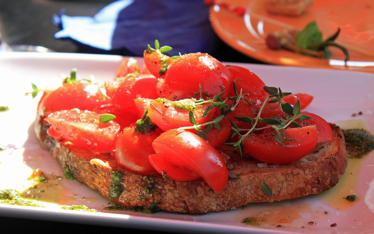 The bruschetta at Venga! is one of the most ordered tapas, photo by Barni1.