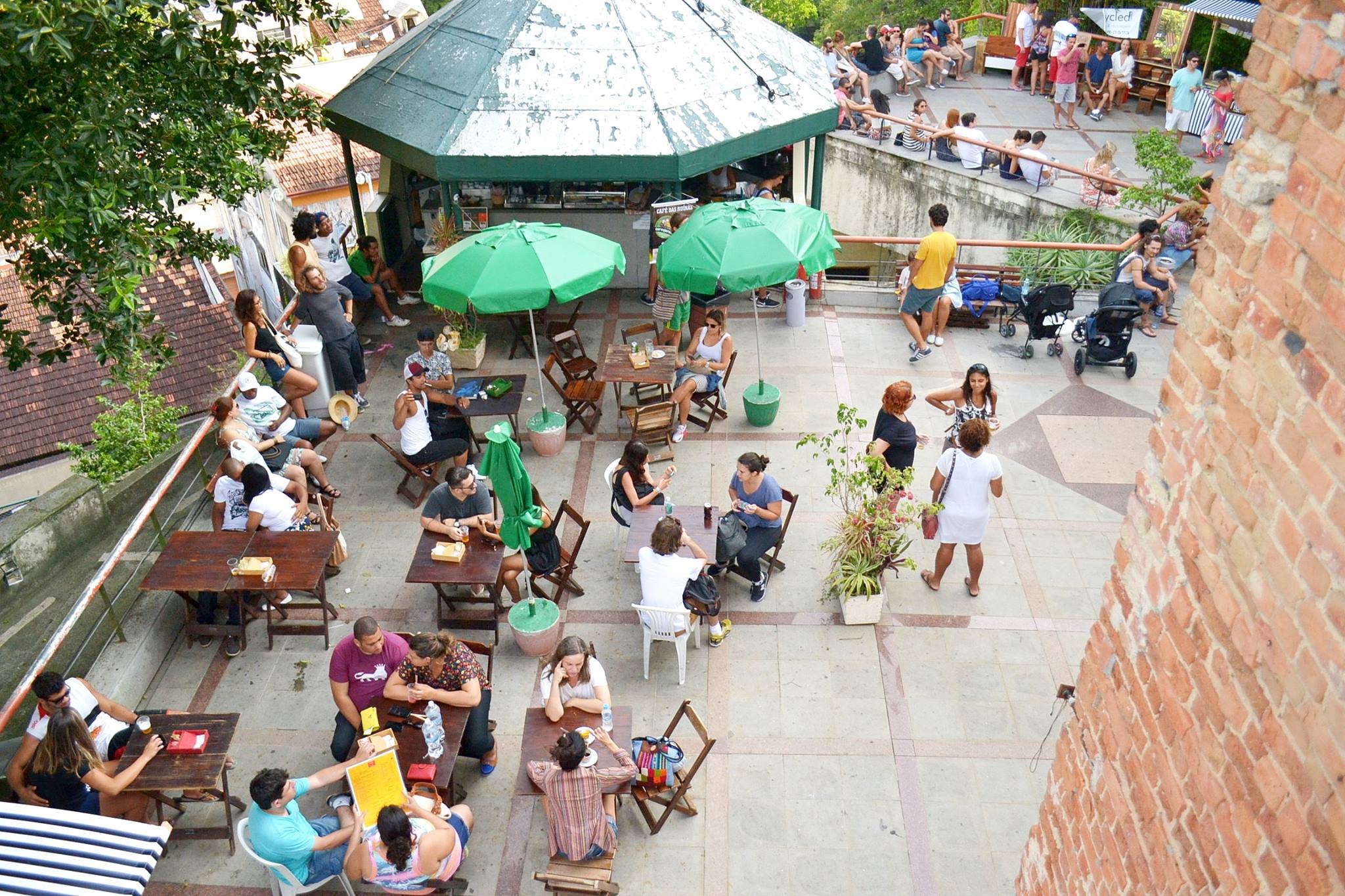 The fifth edition of Santa Feira Criativa will take place in Parque das Ruinas on Saturday, January 28th. Brazil, Brazil News, rio de Janeiro, entertainment, arts and culture, food, drink, music, Santa Teresa, Parque das Ruinas, Art Collective, craft fair, Brazilian Entrepreneur,