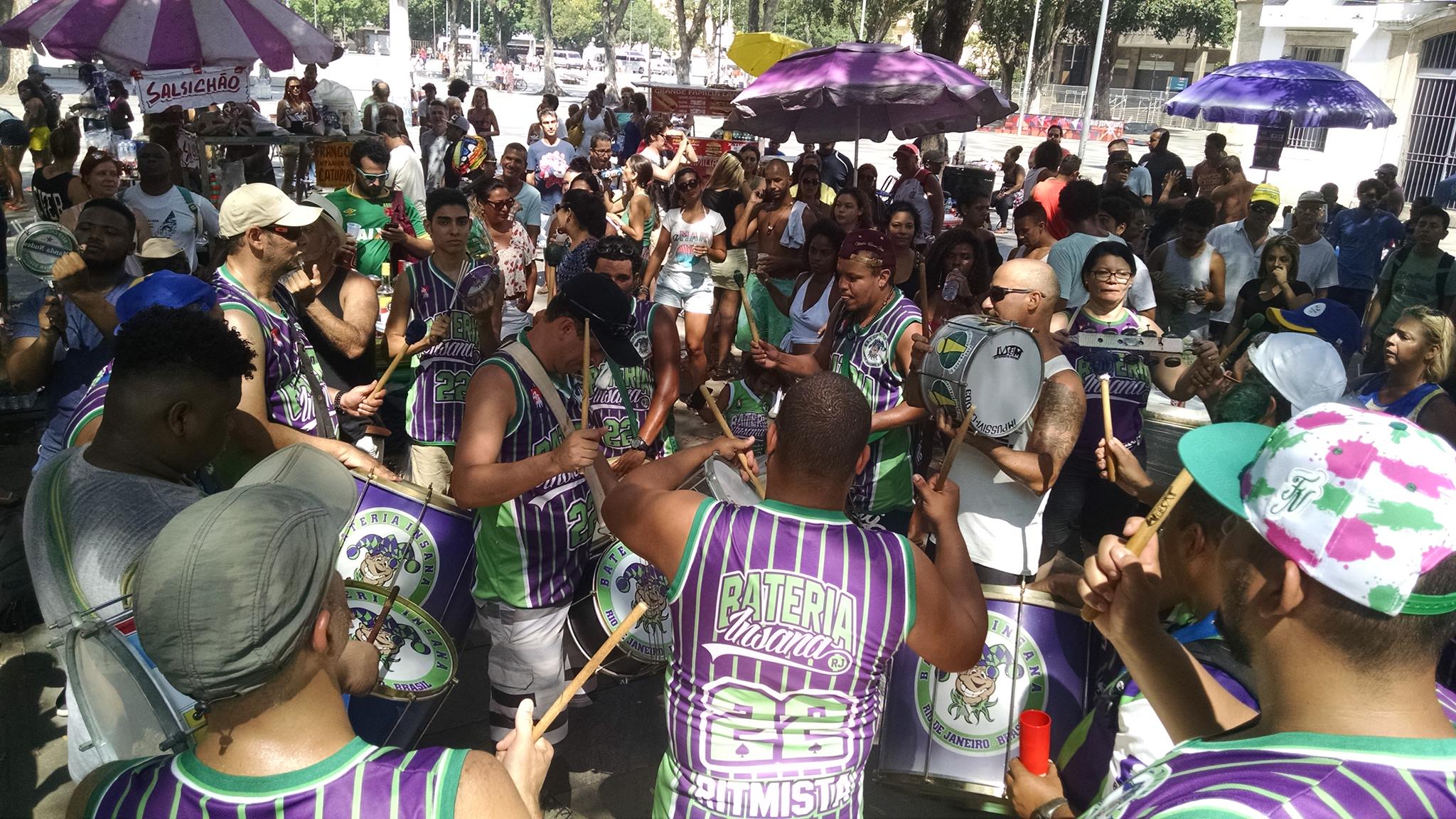 Carnival bloco Bateria Insana played for crowds this weekend in Centro, photo internet recreation. Brazil, Brazil News, Rio de Janeiro, bloco, carnival bloco, carnival 2017