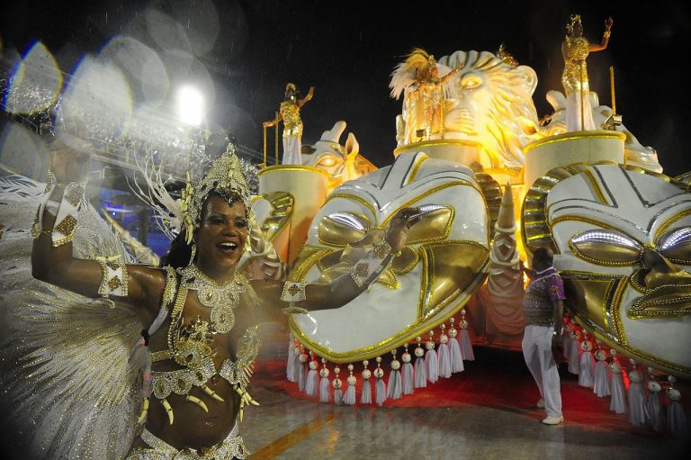 Unidos do Viradouro samba school, photo by Tânia Rêgo/Agência Brasil. Brazil, Brazil News, rio de Janeiro, Carnival, Carnival 2017, Sambódromo, samba schools, samba parade competition