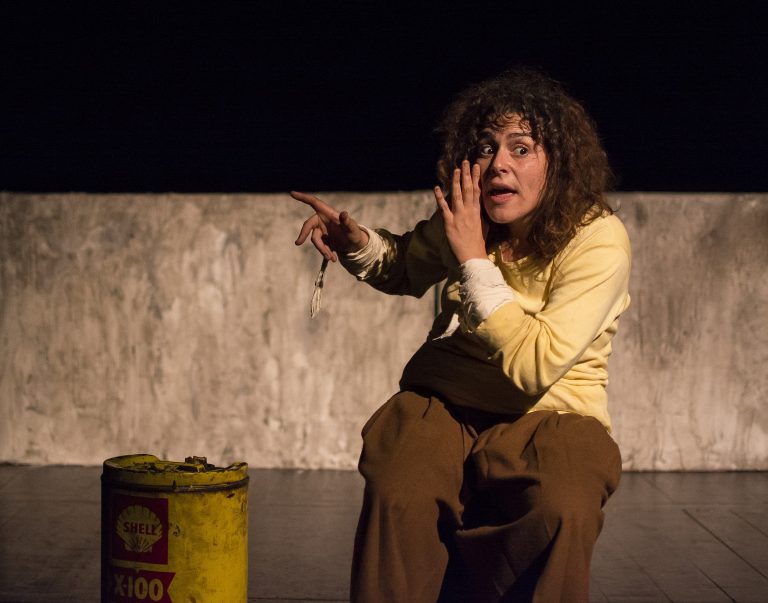 Actress Rosinda Costa performs stage adaptation of 'Terra Sonâmbula', photo by ESTE. Brazil, Brazil News, Rio de Janeiro, Arts and Culture, Theatre, Theater, Literature