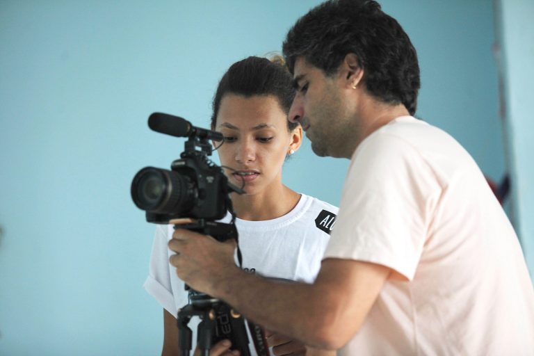 Casa Futuro Agora offers free training for youths in underprivileged areas, photo by André Gomes de Melo. Brazil, Brazil News, Rio de Janeiro, urban development, youth, adolescents, young people, youth training, free course, audiovisual training, poetry, IT skills, English lessons