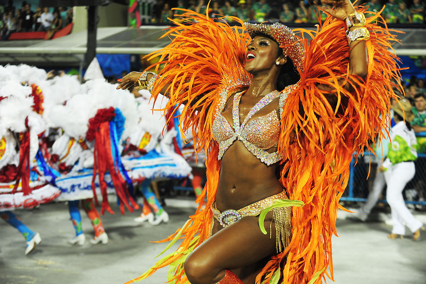 Imperatriz Leopoldinense performing in Carnival 2016's parade competition, photo by LIESA/Fat Press. Brazil, Brazil News, Rio de Janeiro, Carnival, Carnival 2017, Carnival parade competition, Imperatriz Leopoldinense, samba schools, samba parade competition