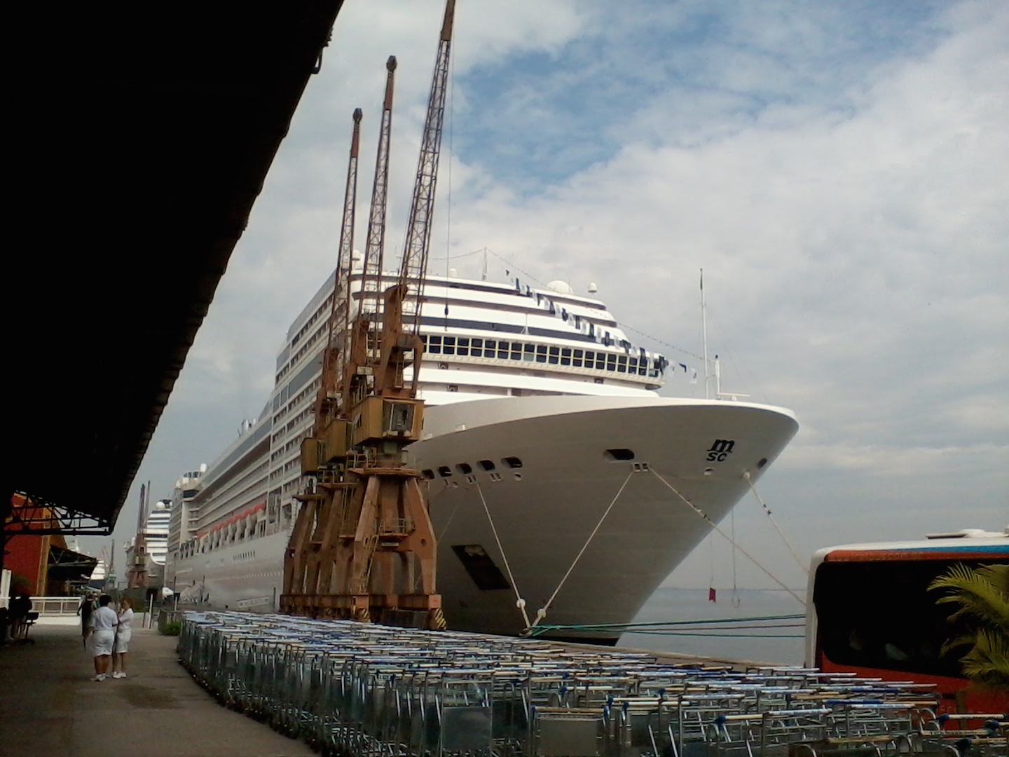 Ocean liner docked at Pier Maua photo Caroline Wikimedia Cc