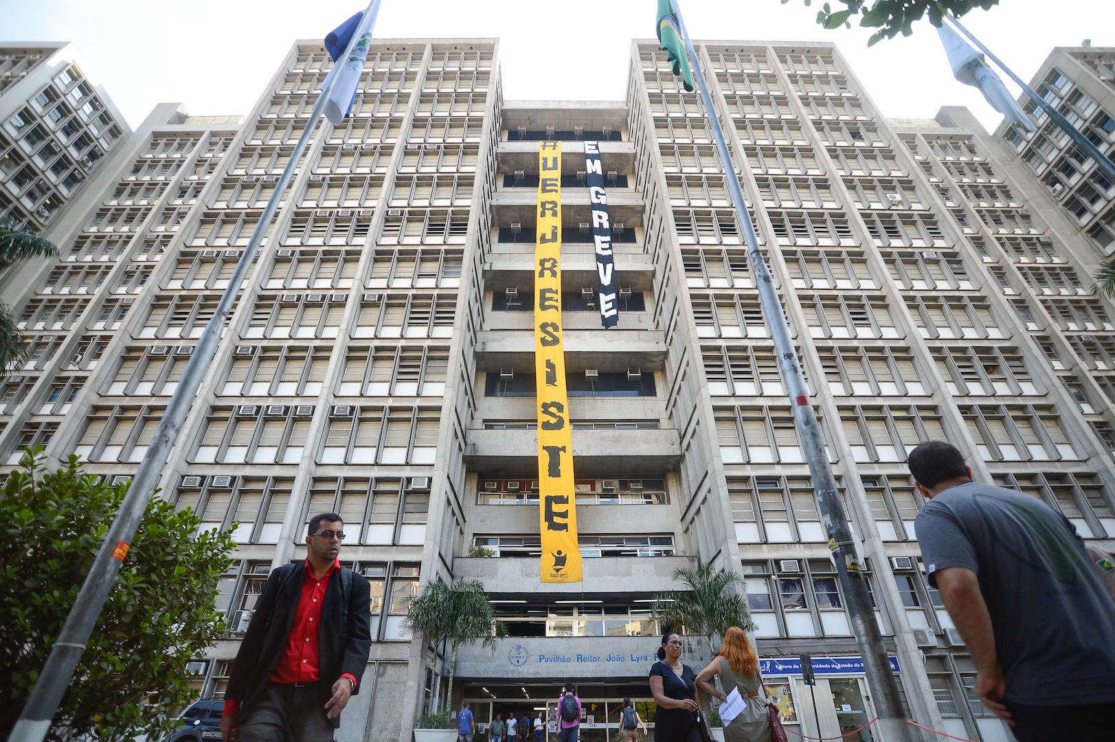 Brazil, UERJ employees and professors have not received salaries since May,