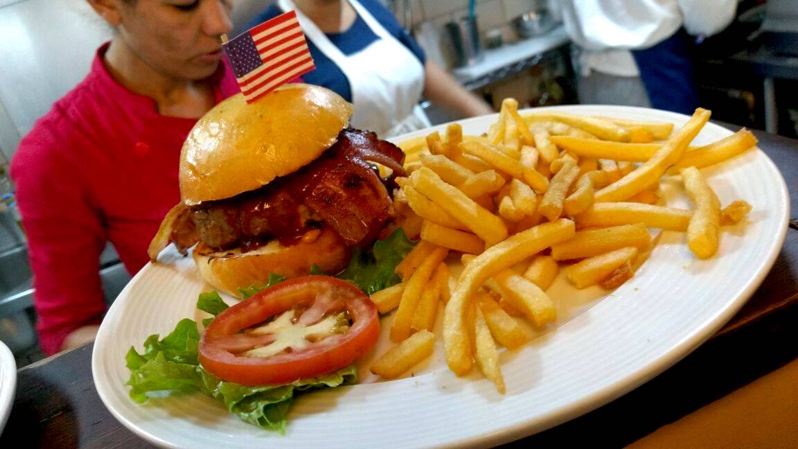 The Gringo Cafe hamburger, Rio de Janeiro, Brazil, Brazil News