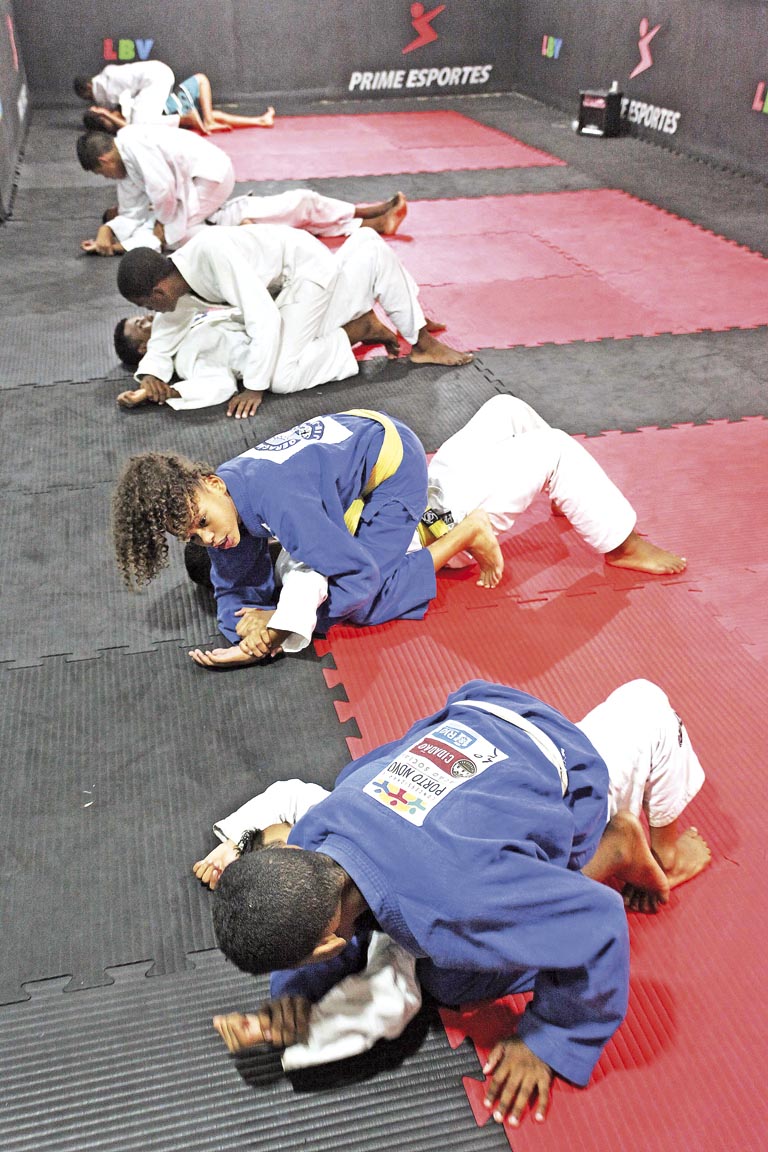 Aula de jiu-jitsu na UPP Providência.