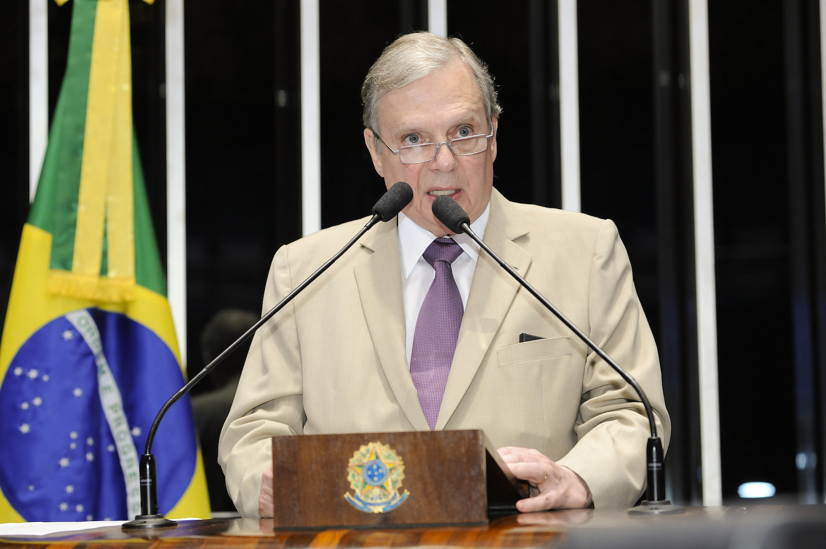 Brazil, Brasilia,Senator Tasso Jereissati on the Senate floor during Tuesday's session about immigration bill,
