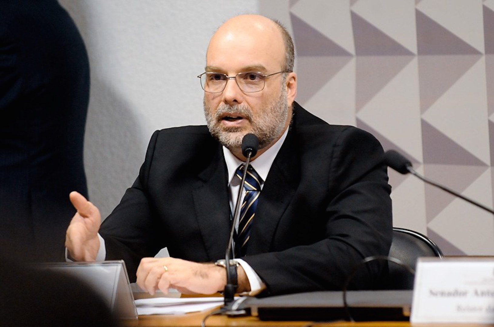 Brazil,Central Bank director, Fernando Rocha, says political turmoil will not derail country's economy,