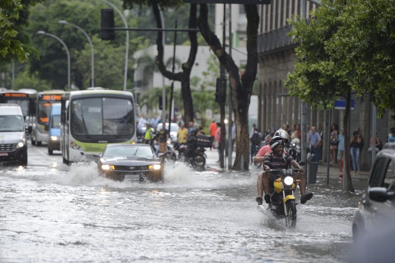 Heavy Rain Floods Parts of Rio de Janeiro Leaving Three Dead