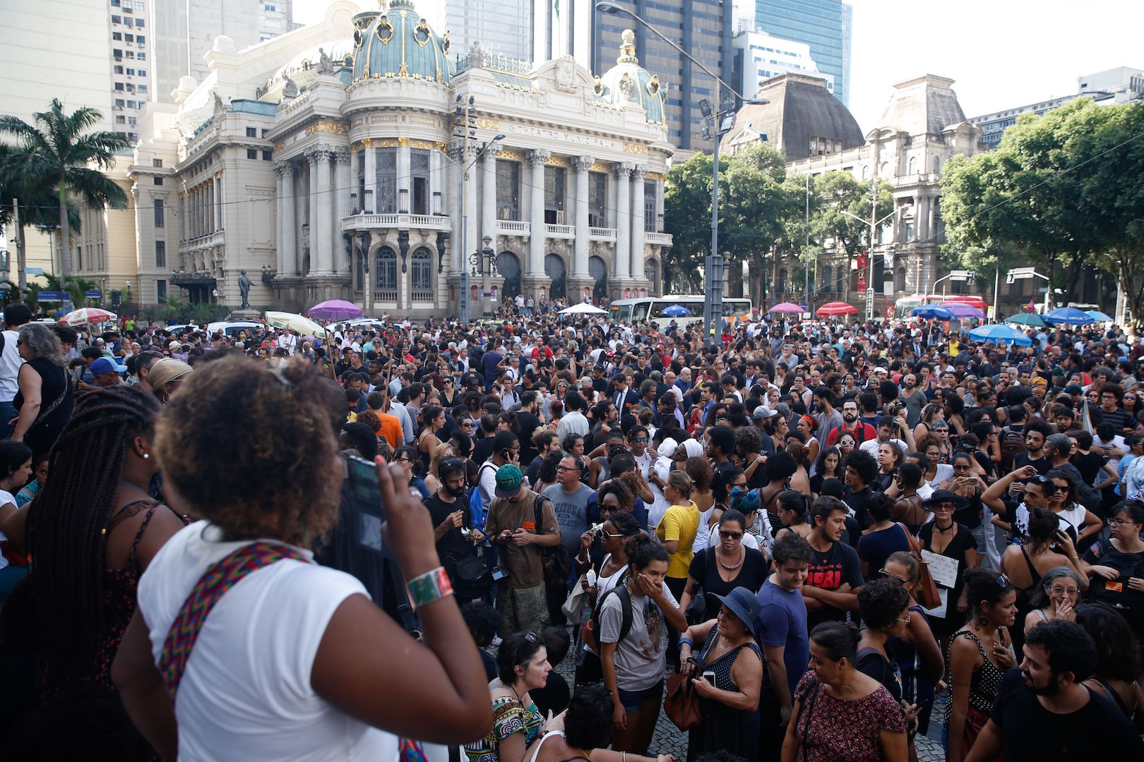 Crowd at Marielle Wake photo Fernando Frazao