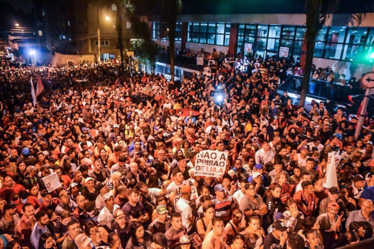Brazil,Crowd of supporters that gathered since Thursday outside Metalworkers Union building, vow to keep Lula out of prison,