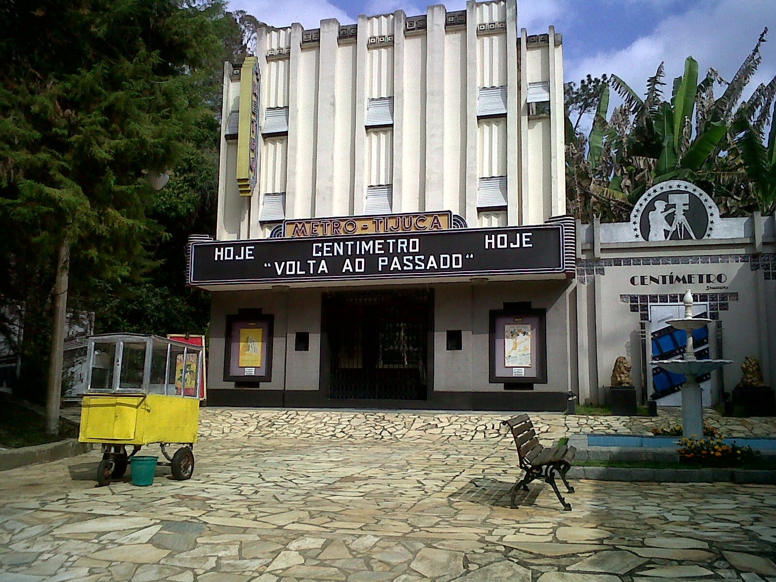 A packed cinema, reflecting the resilient Mexico box office in 2026
