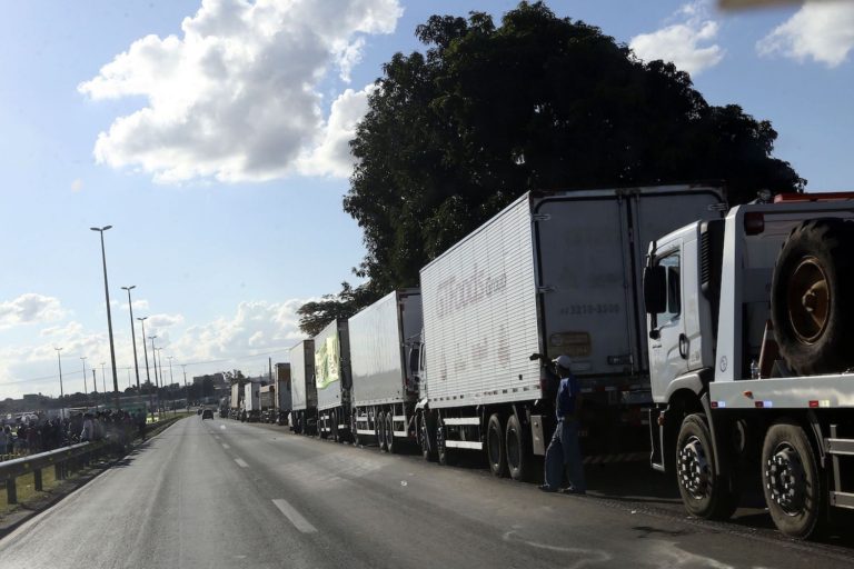 More than twelve hours after the GLO decree was signed, 387 highways remained blocked, Rio de Janeiro, Brazil, Brazil News
