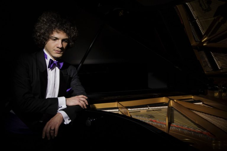 The Brazilian pianist, who now resides in Germany, has been heralded by the German press as a magician of the piano, Brazil News, Brazil, Rio de Janeiro
