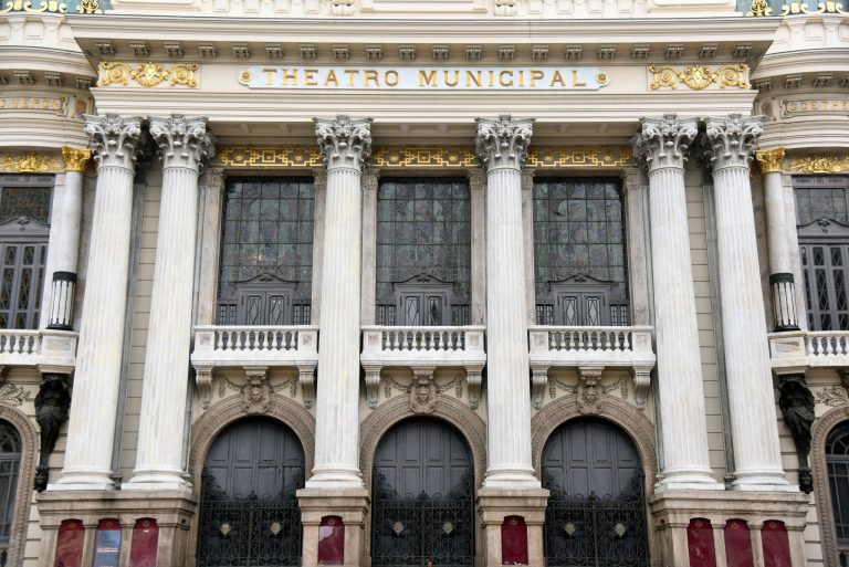 Rio’s American Society Offer Guided Tour Around the Municipal Theater
