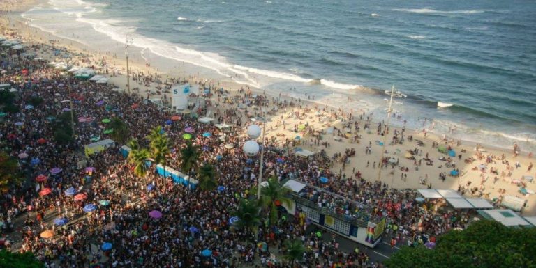 1.5 Million Gather for Rio’s LGBTI Parade at Copacabana Beach
