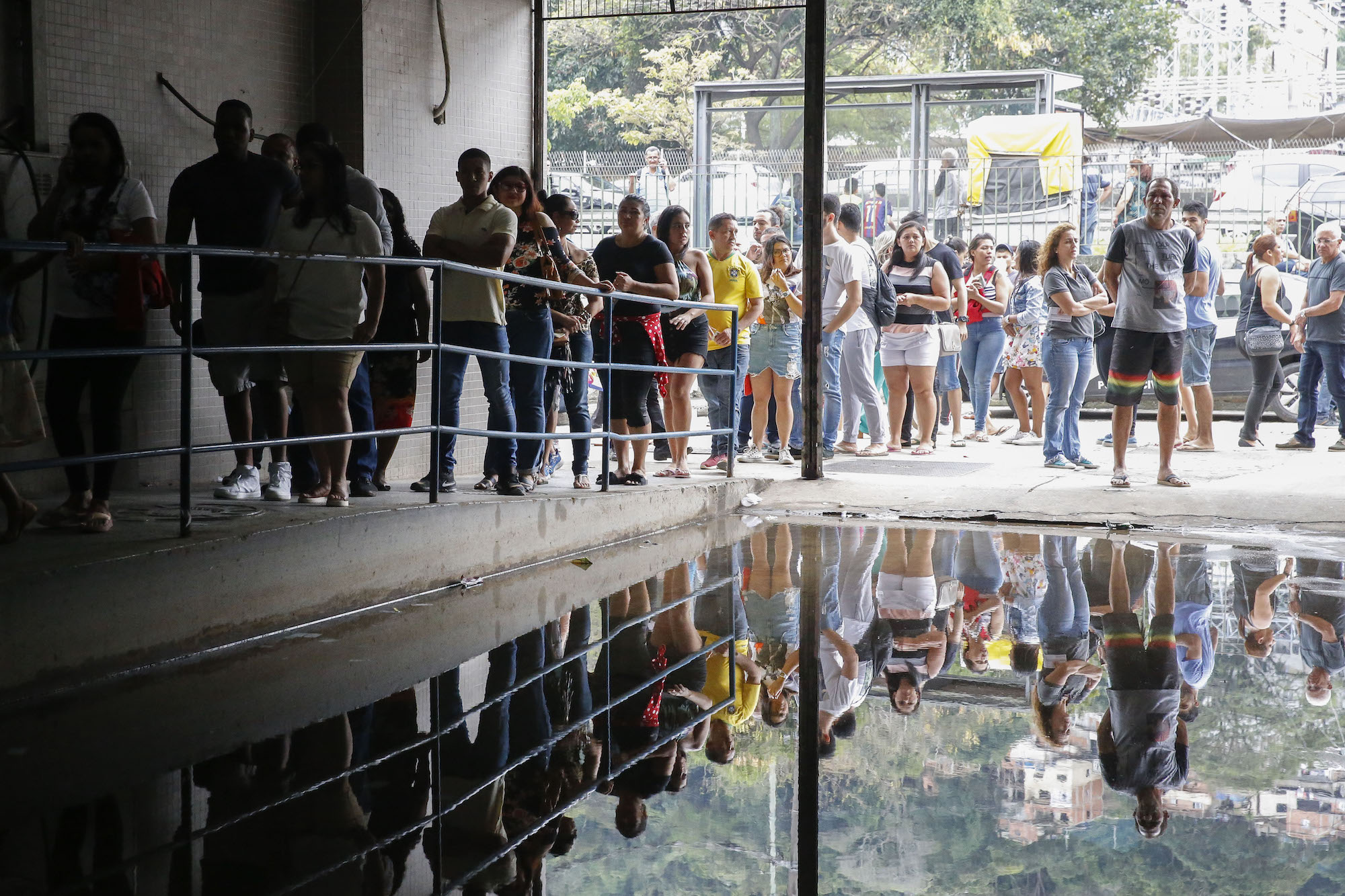 Rocinha residents found long lines to vote yesterday, Rio de Janeiro, Brazil, Brazil News
