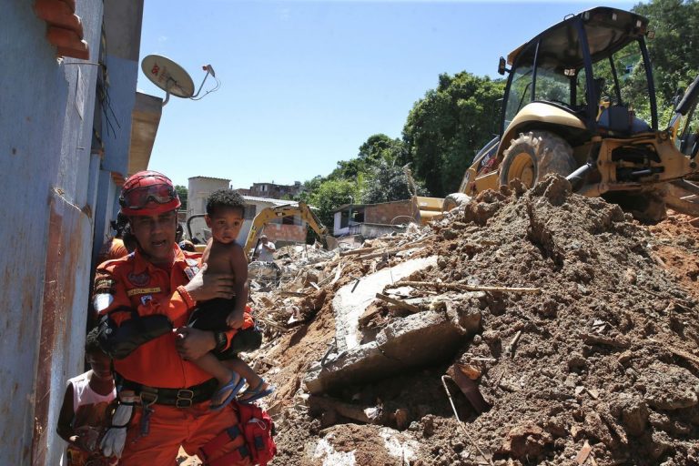 Death Toll from Niterói Mudslide on Saturday Rises to 15