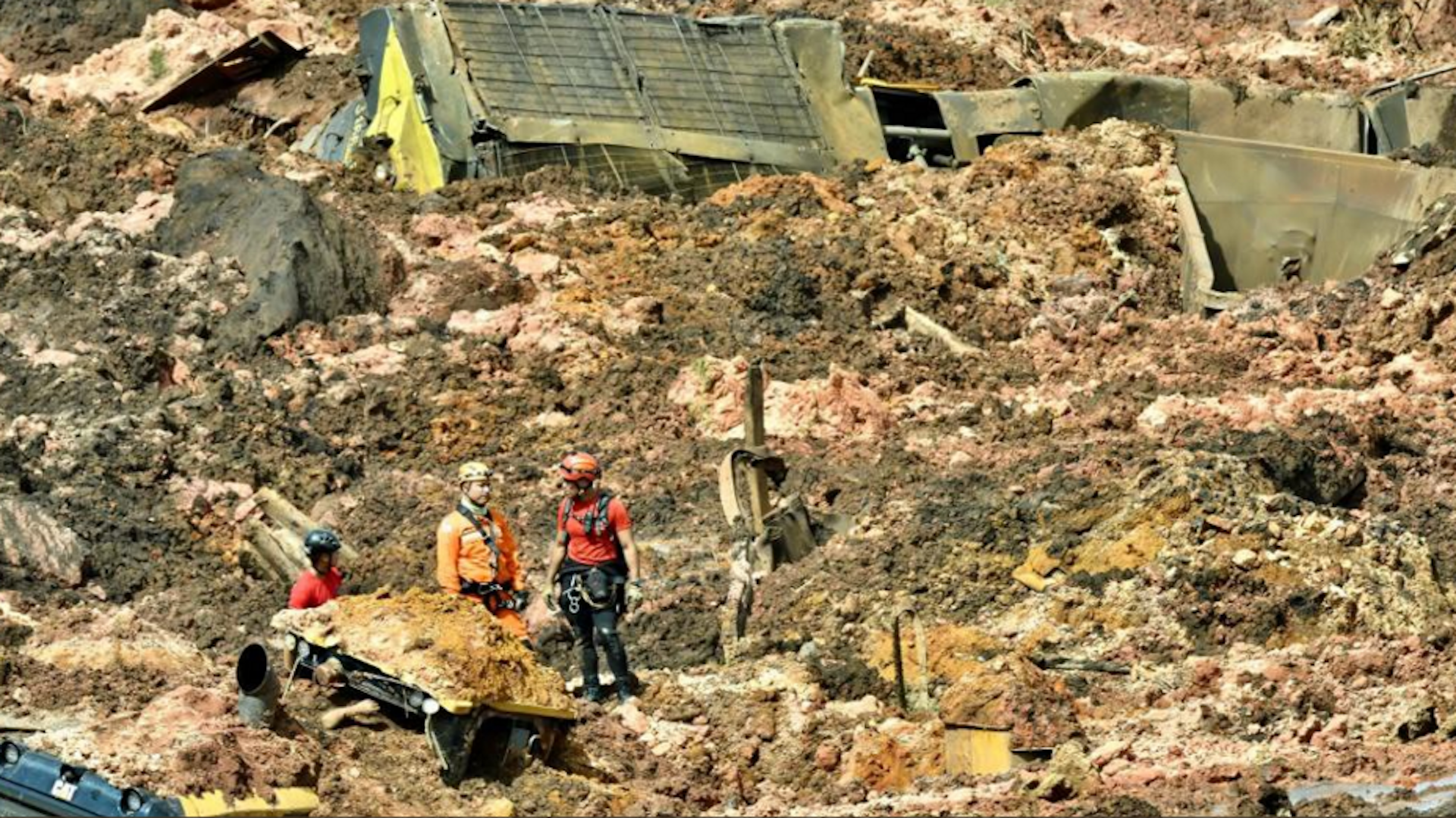 Brazil, Firefighters look for survivors in Brumadinho where on Friday a dam broke, burying part of the town under mud.