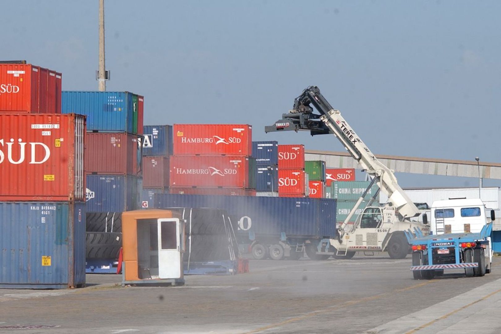 Brazil,Brazilian ports ship tons of grains and oils to China