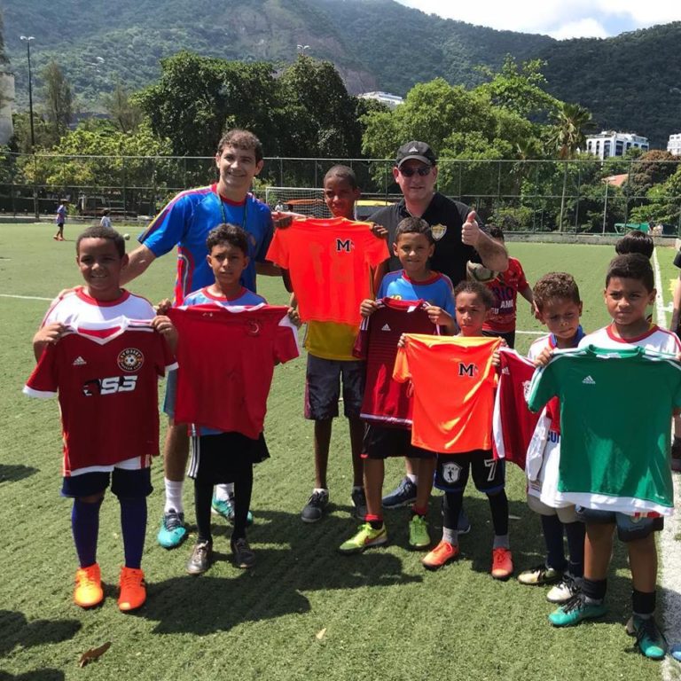 ‘Samba 360’ Volunteers Help Deliver Sports Equipment to Rio’s Underprivileged