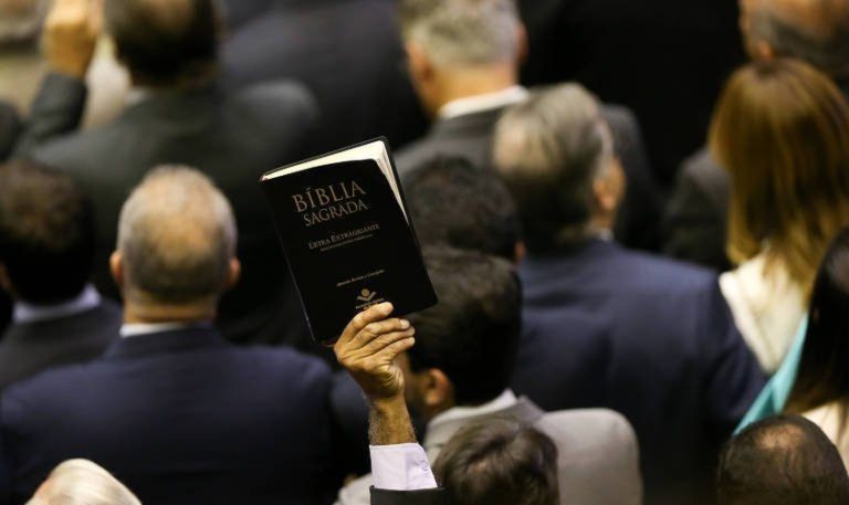 Powerful Evangelic Caucus Organizes to Repeal Bolsonaro’s Arms Decree