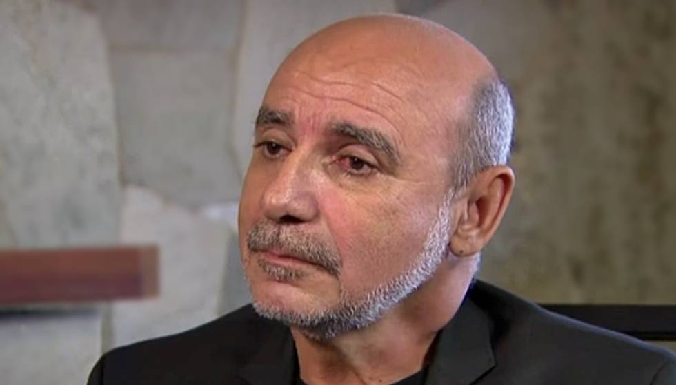 The former adviser to Senator Flávio Bolsonaro, Fabrício Queiroz, deposited at least 21 checks for First Lady Michelle Bolsonaro, a fact that conflicts with President Jair Bolsonaro's version that Queiroz would have paid his wife only one check. According to Crusoé magazine, the payments date back to 2011.