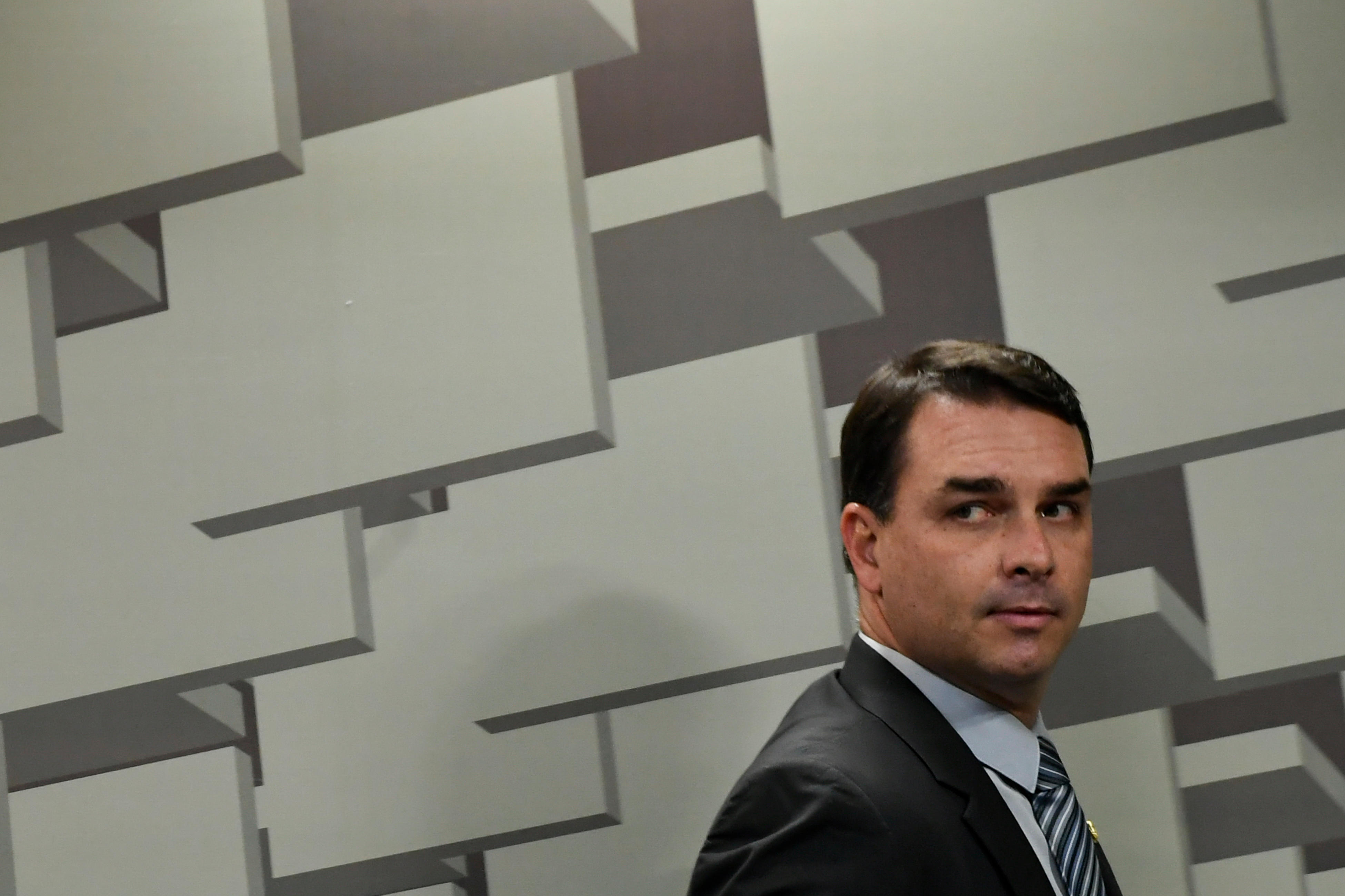 Sen. Flavio Bolsonaro (PSL-RJ) on Wednesday, March 27, during a Senate Economic Affairs Commission that receives the Minister of Economy Paulo Guedes, deal with Kandir Law and federative pact. Photo: Mateus Bonomi / AGIF