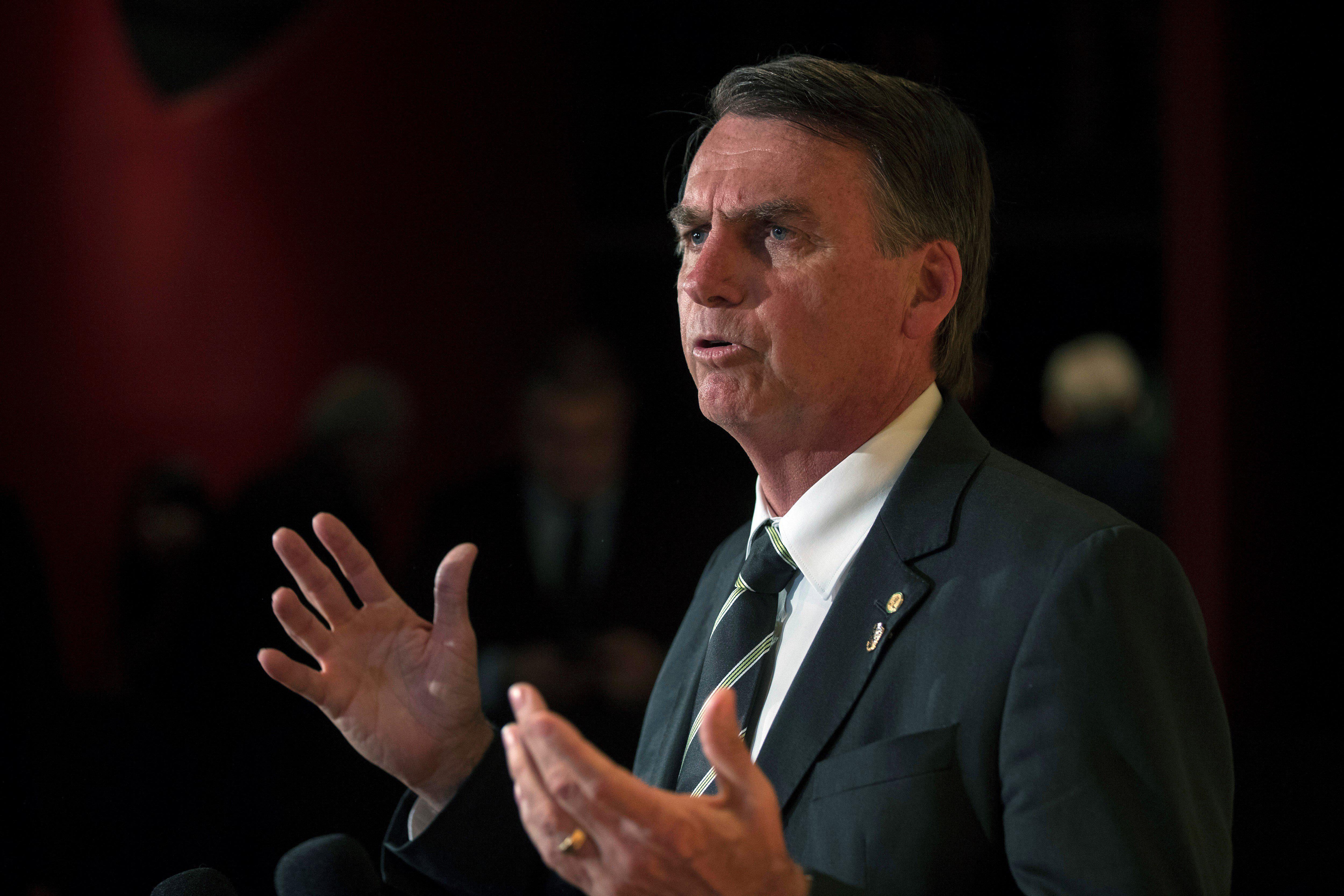 Sao Paulo, Brazil. 27th Nov, 2017. Deputy and Army reserve Jair Bolsonaro, possible candidate of the far right to the Brazilian Presidency in 2018, participates in an event promoted by the weekly publication Veja in Sao Paulo, Brazil, 27 November 2017. Bo