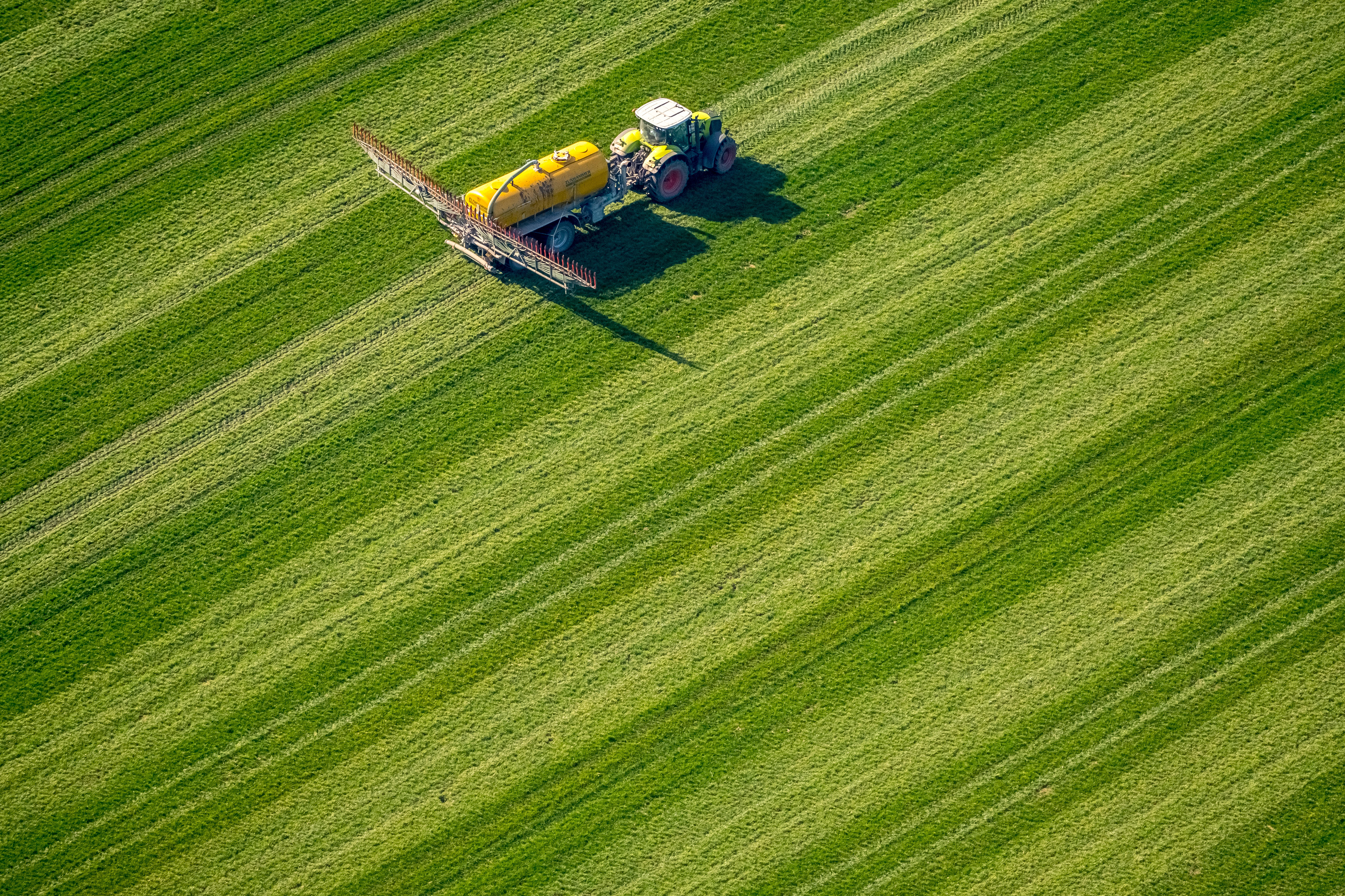 Tractor with pesticide sprayer, environmental toxins, fertilizing, Holsterhausen, Dorsten, Ruhr district, North Rhine-Westphalia