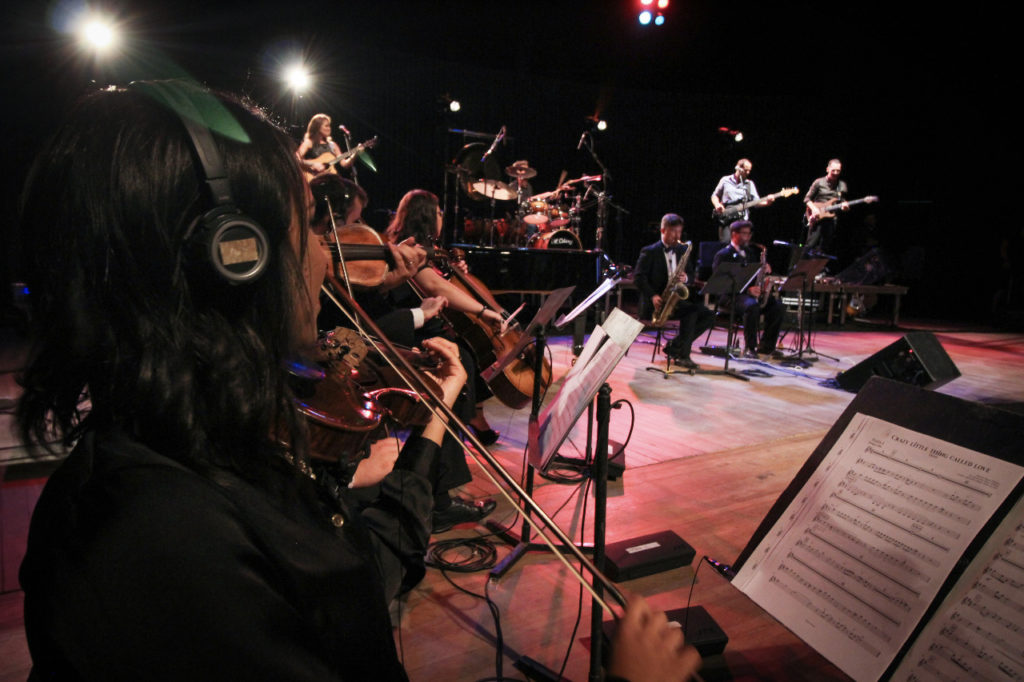 The performance of the Orquestra Sinfônica de Santa Catarina (OSSCA) pledges to shake the structures of the Teatro Ademir Rosa, in Florianópolis,